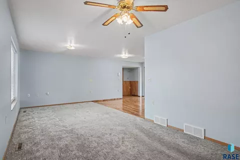 706 S Maple St, Howard, SD 57349 photo 5