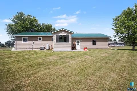 706 S Maple St, Howard, SD 57349 photo 26