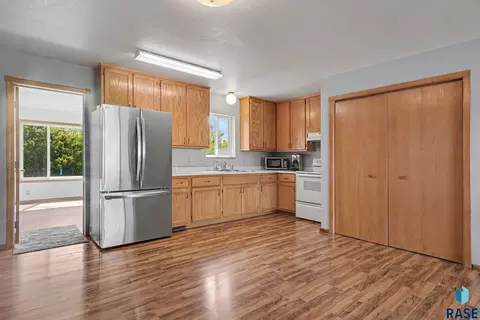 706 S Maple St, Howard, SD 57349 photo 7