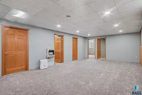 706 S Maple St, Howard, SD 57349 photo 23