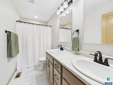 Bath - 7509 E 49th St, Sioux Falls, SD 57110 photo 1 of 3