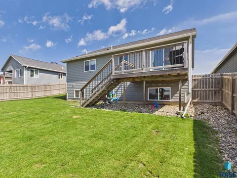Exterior - 7509 E 49th St, Sioux Falls, SD 57110 photo 4 of 4
