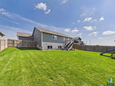 Exterior - 7509 E 49th St, Sioux Falls, SD 57110 photo 3 of 4