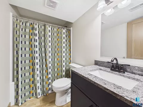 Bath - 7509 E 49th St, Sioux Falls, SD 57110 photo 3 of 3