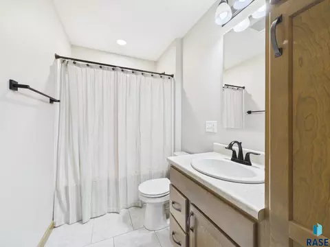 Bath - 7509 E 49th St, Sioux Falls, SD 57110 photo 2 of 3