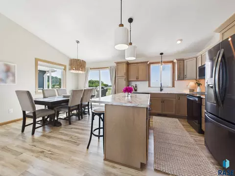Kitchen - 7509 E 49th St, Sioux Falls, SD 57110 photo 4 of 4