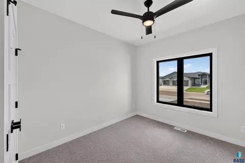 Bedroom - 6505 E Fieldview St, Sioux Falls, SD 57110 photo 5 of 10