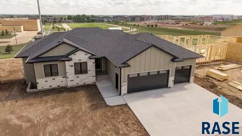 6505 E Fieldview St, Sioux Falls, SD 57110