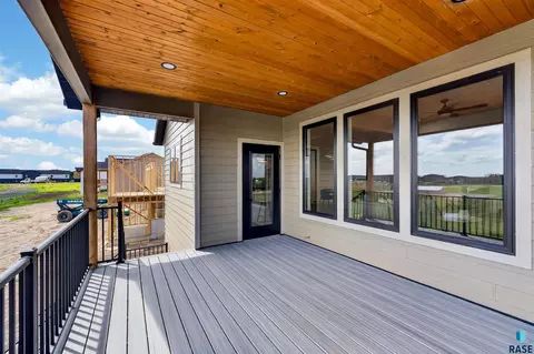 Exterior - 6505 E Fieldview St, Sioux Falls, SD 57110 photo 3 of 5