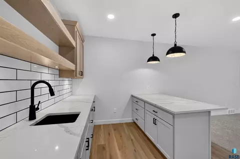 Kitchen - 6505 E Fieldview St, Sioux Falls, SD 57110 photo 6 of 6