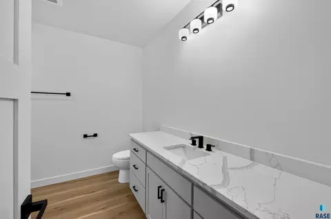Bath - 6505 E Fieldview St, Sioux Falls, SD 57110 photo 7 of 8