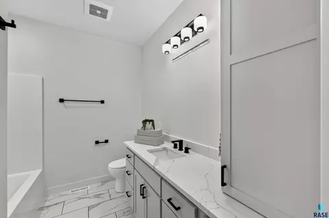 Bath - 6505 E Fieldview St, Sioux Falls, SD 57110 photo 6 of 8