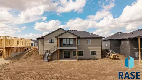 Exterior - 6505 E Fieldview St, Sioux Falls, SD 57110 photo 4 of 5