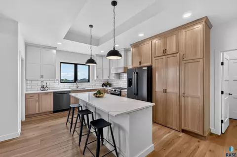 Kitchen - 6505 E Fieldview St, Sioux Falls, SD 57110 photo 1 of 6