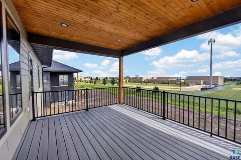 Exterior - 6505 E Fieldview St, Sioux Falls, SD 57110 photo 2 of 5