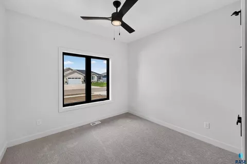 Bedroom - 6505 E Fieldview St, Sioux Falls, SD 57110 photo 3 of 10