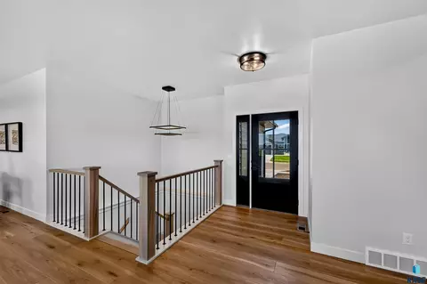 Entry Way - 6505 E Fieldview St, Sioux Falls, SD 57110 photo 1 of 3