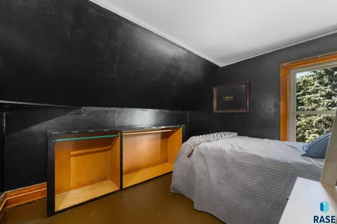 Bedroom - 304 E 2nd St, Canton, SD 57013 photo 6 of 8