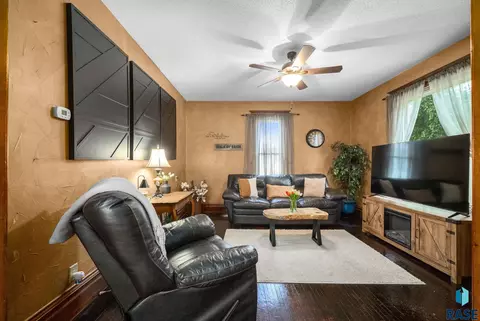 Living - 304 E 2nd St, Canton, SD 57013 photo 1 of 7