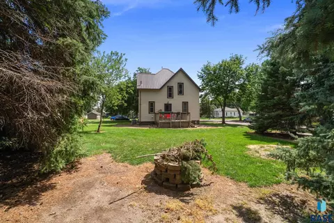Exterior - 304 E 2nd St, Canton, SD 57013 photo 8 of 8