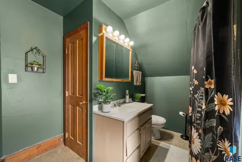 Bath - 304 E 2nd St, Canton, SD 57013 photo 2 of 2