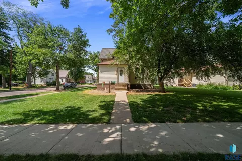 Exterior - 304 E 2nd St, Canton, SD 57013 photo 7 of 8