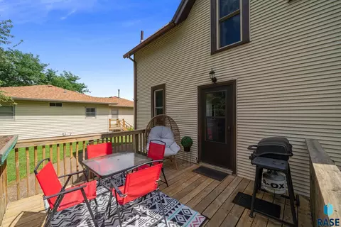 Exterior - 304 E 2nd St, Canton, SD 57013 photo 3 of 8
