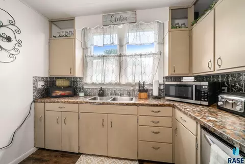 Kitchen - 304 E 2nd St, Canton, SD 57013 photo 3 of 5