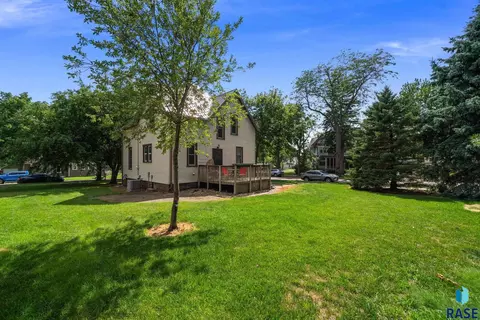 Exterior - 304 E 2nd St, Canton, SD 57013 photo 6 of 8