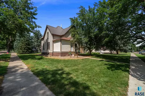 Exterior - 304 E 2nd St, Canton, SD 57013 photo 1 of 8