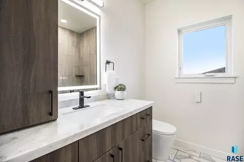 Bath - 5508 E Morningside Cir, Sioux Falls, SD 57110 photo 3 of 3