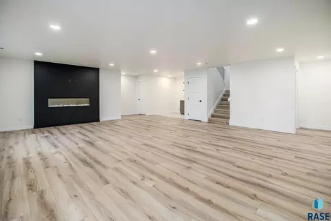 Living - 5508 E Morningside Cir, Sioux Falls, SD 57110 photo 4 of 4