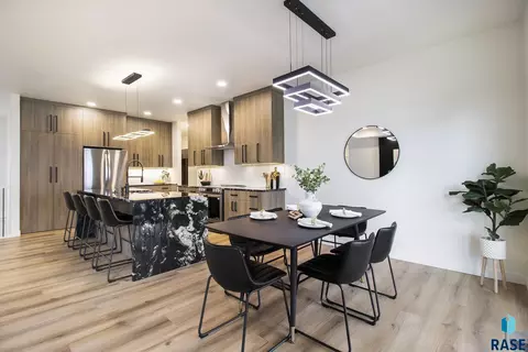 Dining - 5508 E Morningside Cir, Sioux Falls, SD 57110 photo 2 of 2