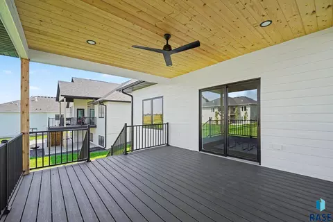 Exterior - 5508 E Morningside Cir, Sioux Falls, SD 57110 photo 4 of 6