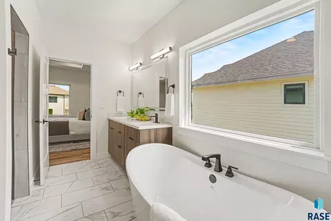 Bath - 5508 E Morningside Cir, Sioux Falls, SD 57110 photo 1 of 6