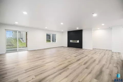 Living - 5508 E Morningside Cir, Sioux Falls, SD 57110 photo 3 of 4