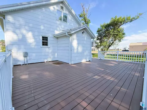 Exterior - 201 S Section Line St, Howard, SD 57349 photo 5 of 9