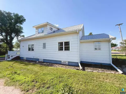 Exterior - 201 S Section Line St, Howard, SD 57349 photo 3 of 9