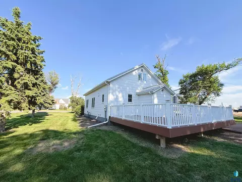 Exterior - 201 S Section Line St, Howard, SD 57349 photo 7 of 9