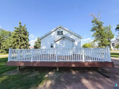 Exterior - 201 S Section Line St, Howard, SD 57349 photo 8 of 9