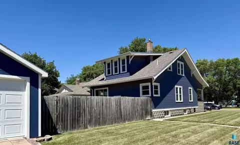 821 E 2nd Ave, Mitchell, SD 57301 photo 4