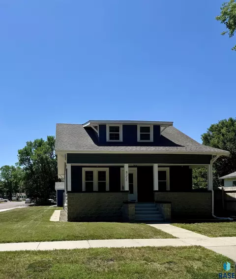 821 E 2nd Ave, Mitchell, SD 57301 photo 2