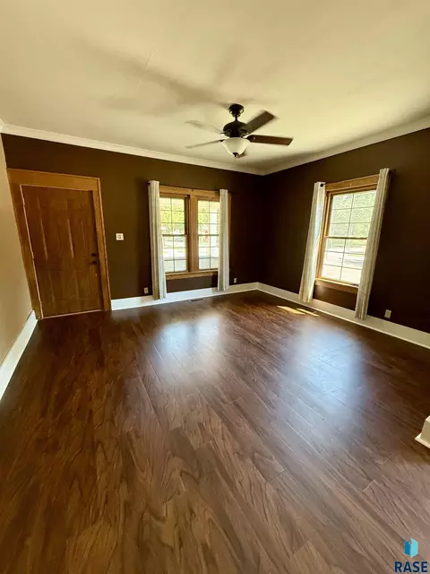 821 E 2nd Ave, Mitchell, SD 57301 photo 8