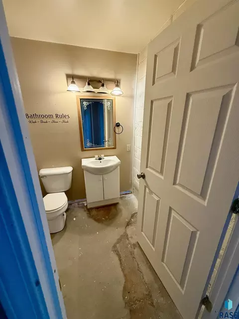 821 E 2nd Ave, Mitchell, SD 57301 photo 32