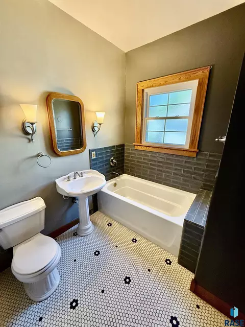 821 E 2nd Ave, Mitchell, SD 57301 photo 17