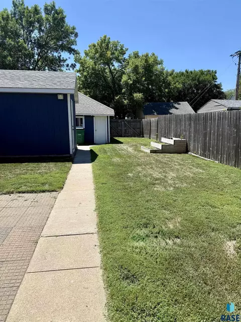 821 E 2nd Ave, Mitchell, SD 57301 photo 5