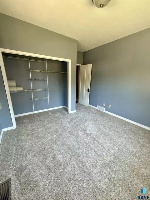 821 E 2nd Ave, Mitchell, SD 57301 photo 16