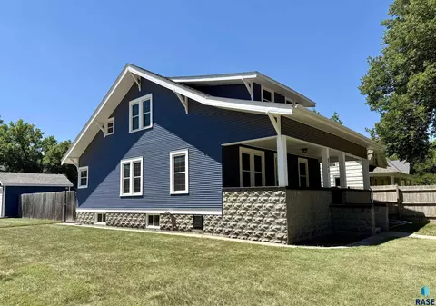 821 E 2nd Ave, Mitchell, SD 57301 photo 3