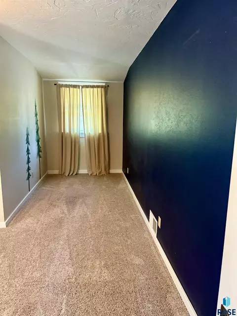821 E 2nd Ave, Mitchell, SD 57301 photo 20
