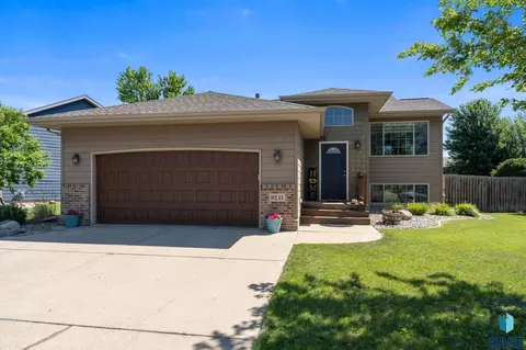 9241 W Norma Trl, Sioux Falls, SD 57106